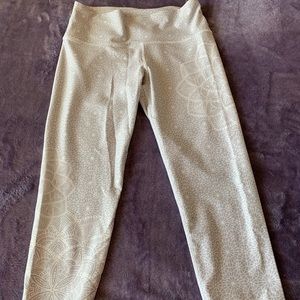 EUC Inner Fire Yoga Crops Silvery White
